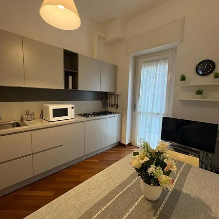 Bocconi - Porta Romana 4 Da Letto Con 2 Bagni Privati Apartament *