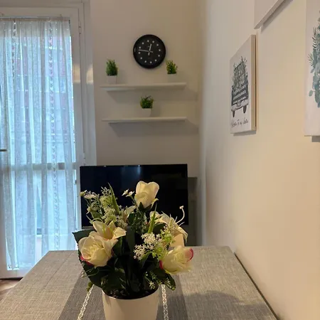 Bocconi - Porta Romana 4 Da Letto Con 2 Bagni Privati Apartament *
