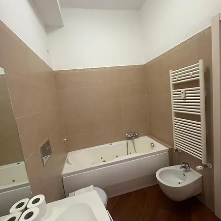 Bocconi - Porta Romana 4 Da Letto Con 2 Bagni Privati Apartament