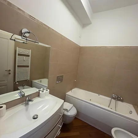 Bocconi - Porta Romana 4 Da Letto Con 2 Bagni Privati Apartament *